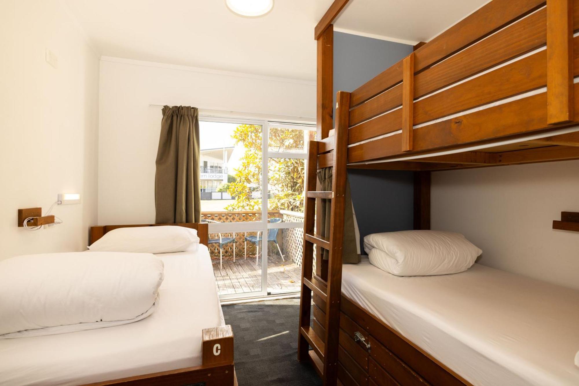 ฮาคา ลอดจ์ เทาโป Hostel ภายนอก รูปภาพ